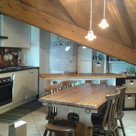 Apartment Nel Centro Storico Di Con Vista Sui Ghiacciai