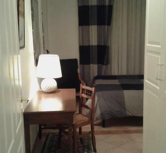 Nel Centro Storico Di Con Vista Sui Ghiacciai